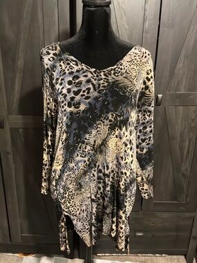 V-Neck Animal Print Long Sleeve Tunic Top - Beige & Black
